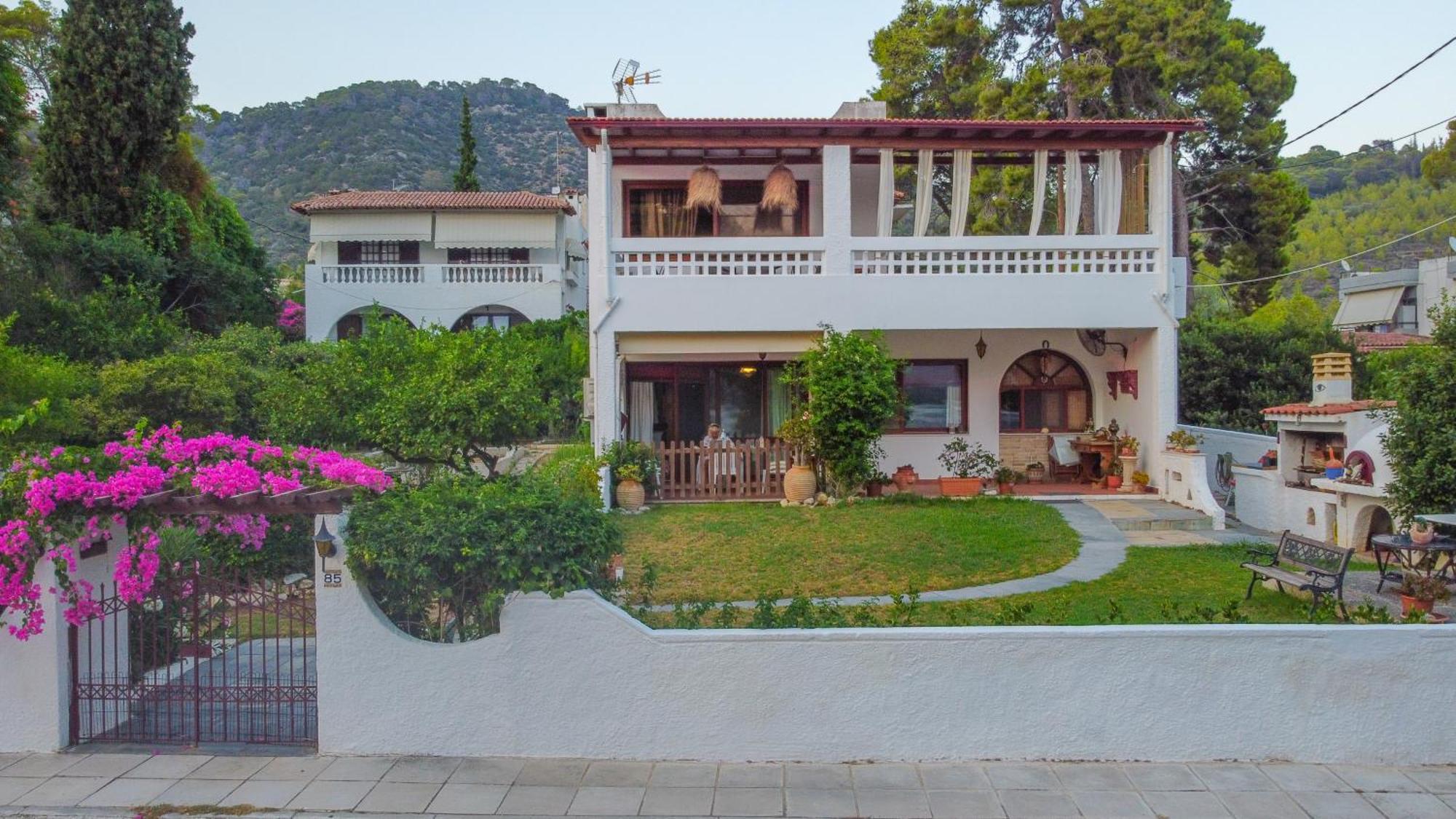 Seaview Apartment - Poros Relaxing Beachfront Flat Poros Town Exterior photo