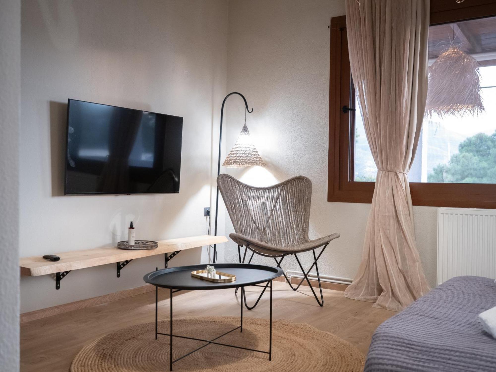 Seaview Apartment - Poros Relaxing Beachfront Flat Poros Town Exterior photo