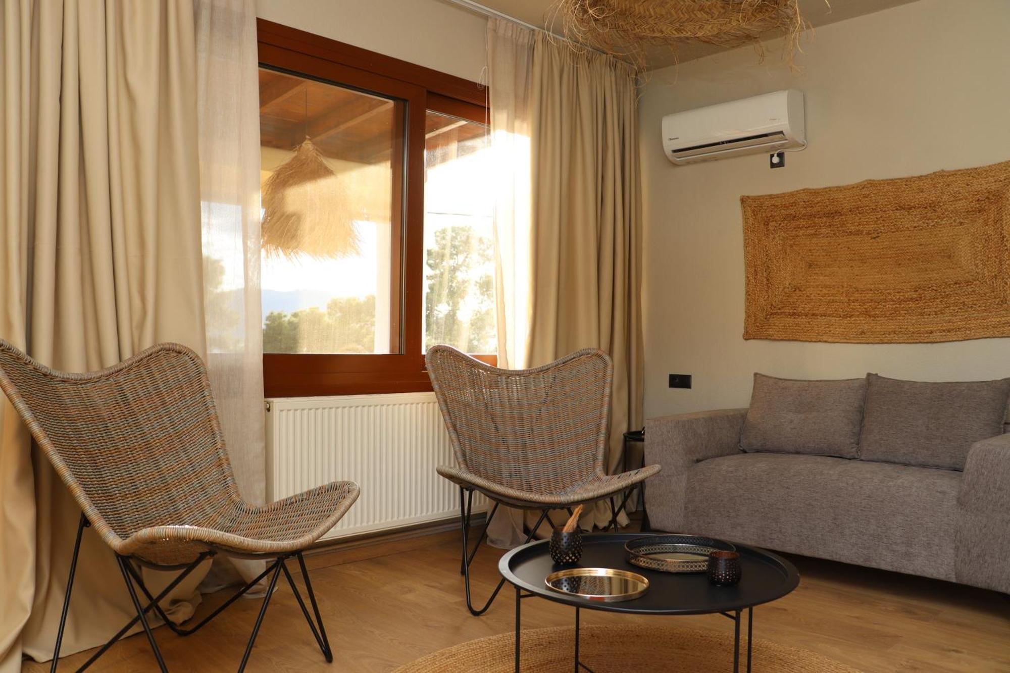 Seaview Apartment - Poros Relaxing Beachfront Flat Poros Town Exterior photo