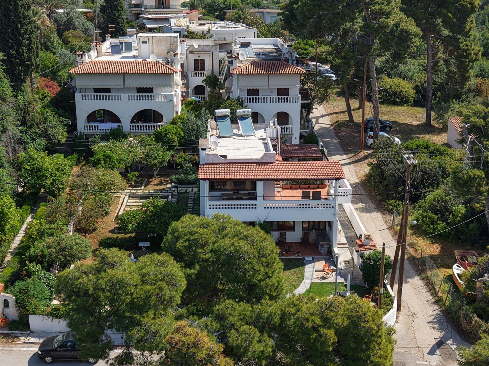 Seaview Apartment - Poros Relaxing Beachfront Flat Poros Town Exterior photo